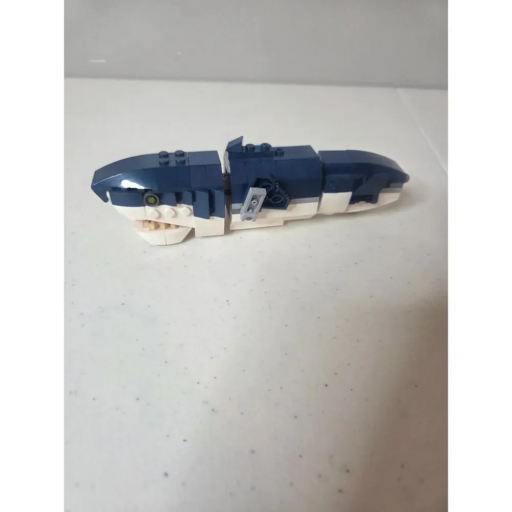 Lego 2018 Creator 3 in 1 31088 Deep Sea Creatures Angler Fish Build